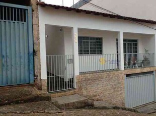 Casa com 3 quartos à venda no bairro Centro, 130m²