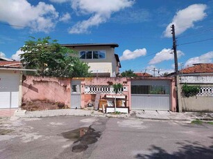 Casa com 3 quartos à venda no bairro Itaperi, 144m²