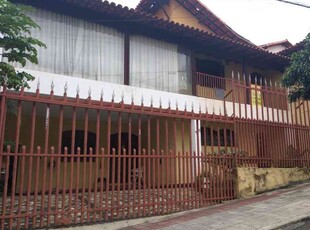 Casa com 3 quartos à venda no bairro Serrano, 360m²