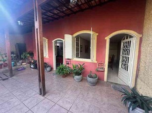 Casa com 4 quartos à venda no bairro Alípio de Melo, 221m²