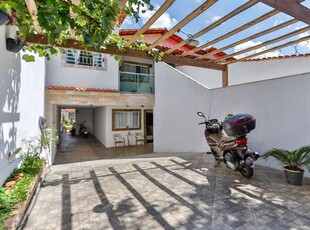 Casa com 4 quartos à venda no bairro Boa Vista, 214m²