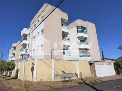 Apartamento com 2 Quartos e 2 banheiros para Alugar, 65 m² por R$ 1.300/Mês