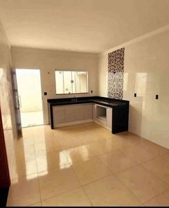 Casa com 3 Quartos e 2 banheiros à Venda, 104 m² por R$ 190.000