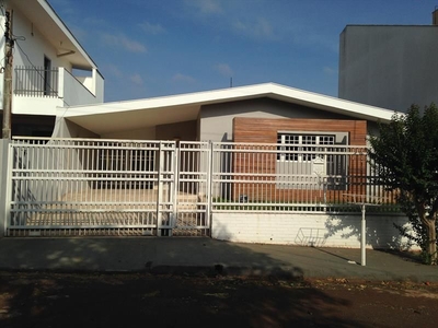 Casa em San Remo, Londrina/PR de 160m² 3 quartos à venda por R$ 870.000,00 ou para locação R$ 3.200,00/mes