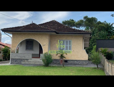 Casa no Bairro Itoupava Central em Blumenau com 4 Dormitórios (1 suíte) e 170 m²