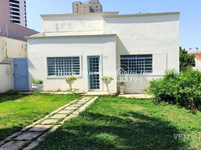 Casa Térrea com 6 Quartos à Venda por R$ 1.050.000