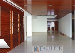 Casa disponível com dois pavimentos em Manaíra a 3 quadras da praia.