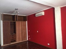 • Vende-Se Belíssima casa com Ponto Comercial no centro de Bragança Paulista SP