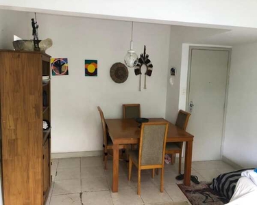 Apartamento padrão mobiliado