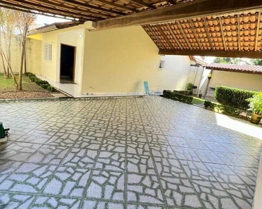 Oportunidade - Excelente Casa Linear com 2 quartos, amplo quintal, Vaga de garagem coberta