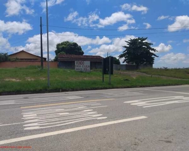 Ótima loja de frente para Rodovia com 15 metros de frente, e uma casa com 02 quartos, sala