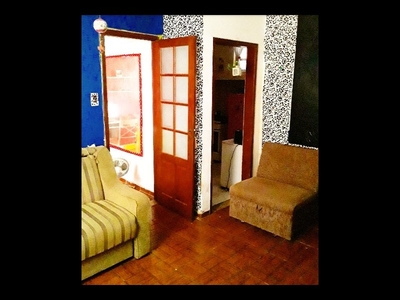 Apartamento quarto e sala em rua bucólica de Laranjeiras