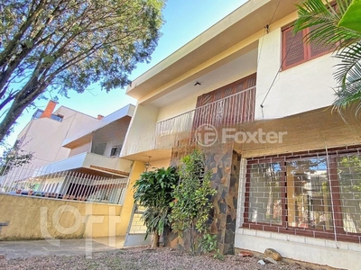 Casa 4 dorms à venda Avenida José Gertum, Chácara das Pedras - Porto Alegre