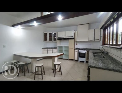 Casa no Bairro Vorstadt em Blumenau com 3 Dormitórios (1 suíte) e 200 m²