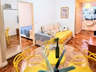 Apartamento à venda em Copacabana com 75 m², 2 quartos, 1 suíte