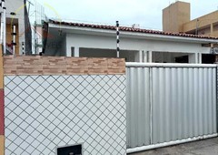 CASA COM 4 DORMITÓRIOS SENDO 1 SUÍTE COM TERRAÇO,SALA PARA AMBIENTES, DCE COMPLETA