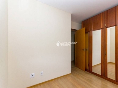 Apartamento com 2 Quartos e 1 banheiro para Alugar, 58 m² por R$ 2.100/Mês