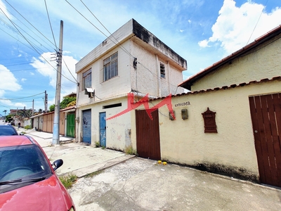 Casa em Amendoeira, São Gonçalo/RJ de 300m² 2 quartos à venda por R$ 399.000,00