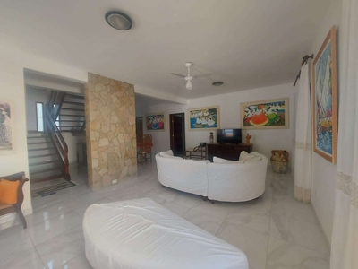 Casa em Centro, Lauro de Freitas/BA de 290m² 6 quartos à venda por R$ 949.000,00