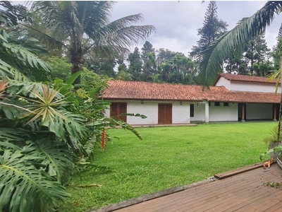 Casa em Chácara do Refúgio, Carapicuíba/SP de 450m² 3 quartos à venda por R$ 1.699.000,00