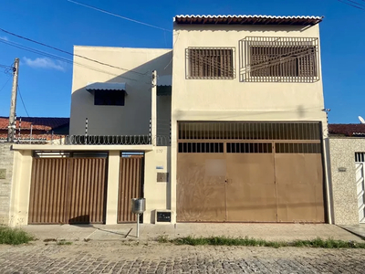 Casa em Emaús, Parnamirim/RN de 180m² 3 quartos à venda por R$ 279.000,00