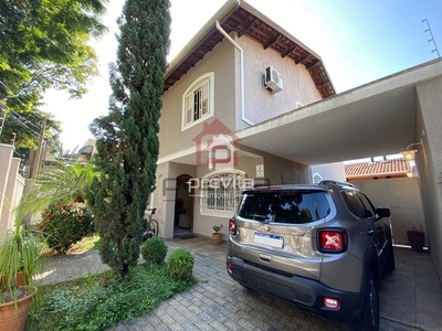 Casa em Centro, Taubaté/SP de 245m² 5 quartos à venda por R$ 849.000,00
