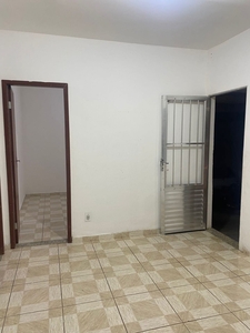 Casa em Santa Rita de Cássia, Juiz de Fora/MG de 65m² 2 quartos para locação R$ 650,00/mes