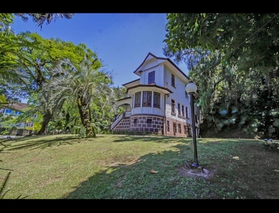 Casa no Bairro Centro em Blumenau com 4 Dormitórios (1 suíte) e 400 m²