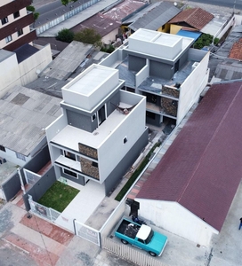 Sobrado em Fazendinha, Curitiba/PR de 125m² 3 quartos à venda por R$ 649.000,00