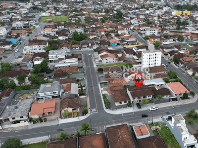 Sobrado em Iririú, Joinville/SC de 320m² 7 quartos à venda por R$ 789.000,00