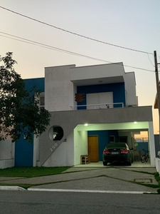 Sobrado em Piracangaguá, Taubaté/SP de 250m² 3 quartos à venda por R$ 724.000,00