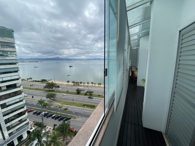 Apartamento à venda com vista para o mar com 2 dormitórios no Beiramar de Florianópolis