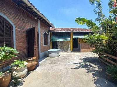 Casa 03 qtos quintal - Nilópolis - RJ
