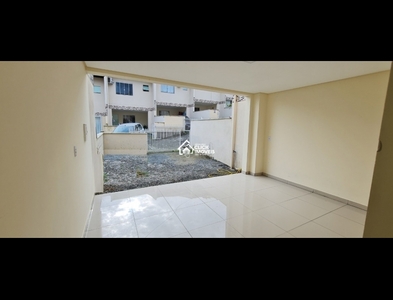 Casa no Bairro Velha em Blumenau com 2 Dormitórios (2 suítes) e 87 m²