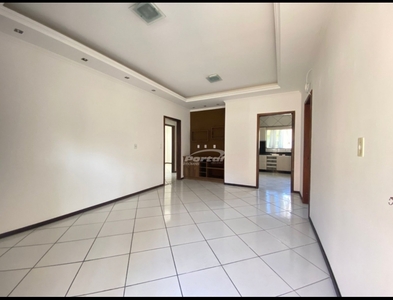 Casa no Bairro Velha em Blumenau com 4 Dormitórios (1 suíte) e 112 m²