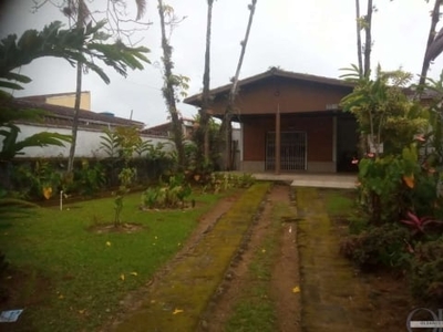 CASA TÉRREA NO ITAGUÁ COM 3 DORMITÓRIOS MAIS EDÍCULA.