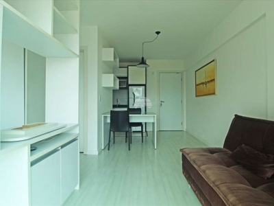 Loft com 1 quarto para alugar na avenida mal floriano peixoto, 696, centro, curitiba, 33 m2 por r$ 1.430