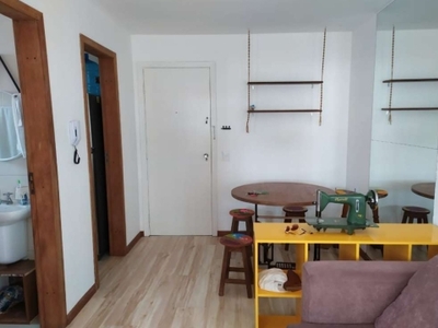 Ótimo apartamento reformado - 1 dormitório no Centro - 32 m², em Curitiba-PR!