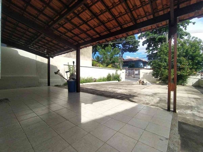 Casa com 2 quartos à venda no bairro Conjunto Minascaixa, 117m²