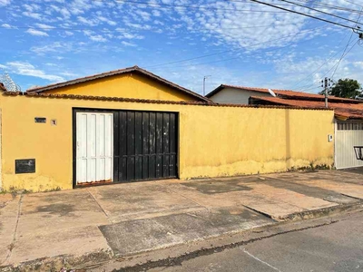 Casa com 2 quartos à venda no bairro Parque Flamboyant, 360m²