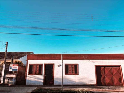 Casa com 2 quartos à venda no bairro Pedras Brancas, 92m²
