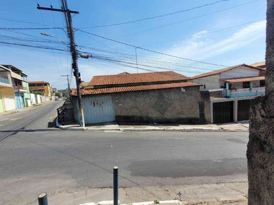 Casa com 2 quartos à venda no bairro Vila Universal, 210m²