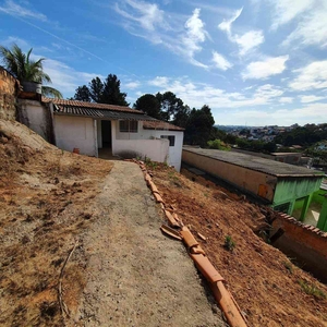 Casa com 3 quartos à venda no bairro Alto Caiçaras, 360m²