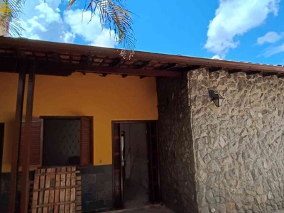 Casa com 3 quartos à venda no bairro Alvorada, 360m²