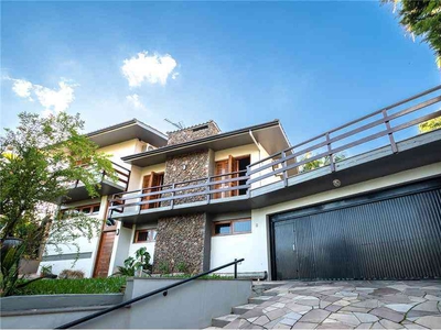 Casa com 3 quartos à venda no bairro Boa Vista, 273m²