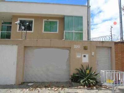 Casa com 3 quartos à venda no bairro Cabral, 152m²