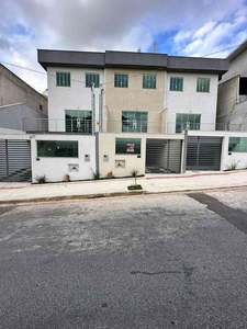 Casa com 3 quartos à venda no bairro Cabral, 220m²