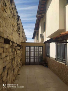 Casa com 3 quartos à venda no bairro Caiçaras, 120m²