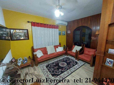 Casa com 3 quartos à venda no bairro Campo Grande, 160m²