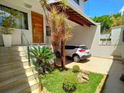 Casa com 3 quartos à venda no bairro Castelo, 360m²